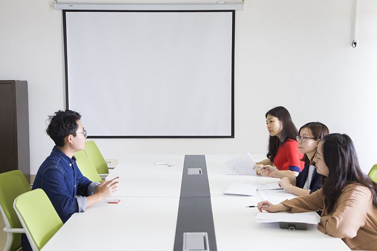 面试.jpg 聚师网教你面试教师资格着装技巧-北京聚师网
